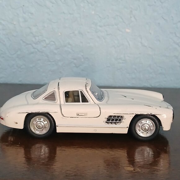 1964 MERCEDES-BENZ 300SL Scale 1/36 Cream PULL N GO KINSMART - Picture 4 of 8